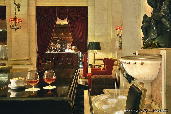 فندق آفينيدا بالاس Lisboa المطعم الصورة The bar at the St. Regis New York